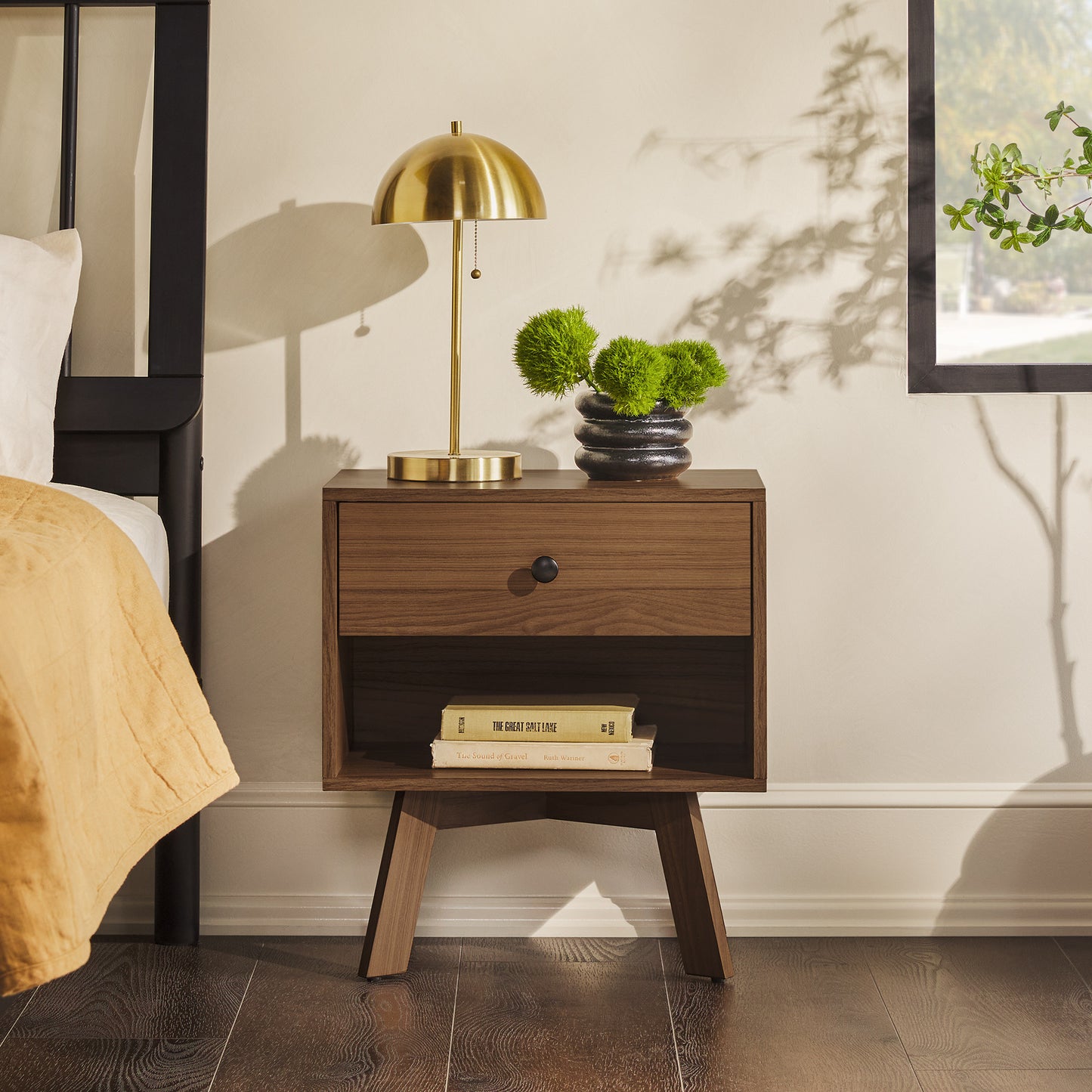 Mid-Century Modern Minimalist 1-Drawer Nightstand